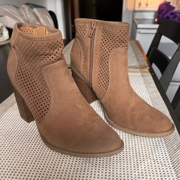 Universal Thread chunky heel boot - Picture 3 of 3